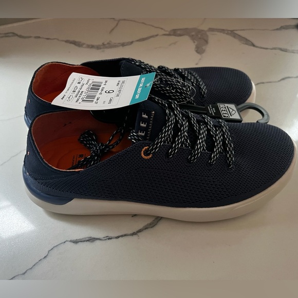 NWT Reef Swellsole Neptune in Navy. Size 9 - Picture 2 of 3